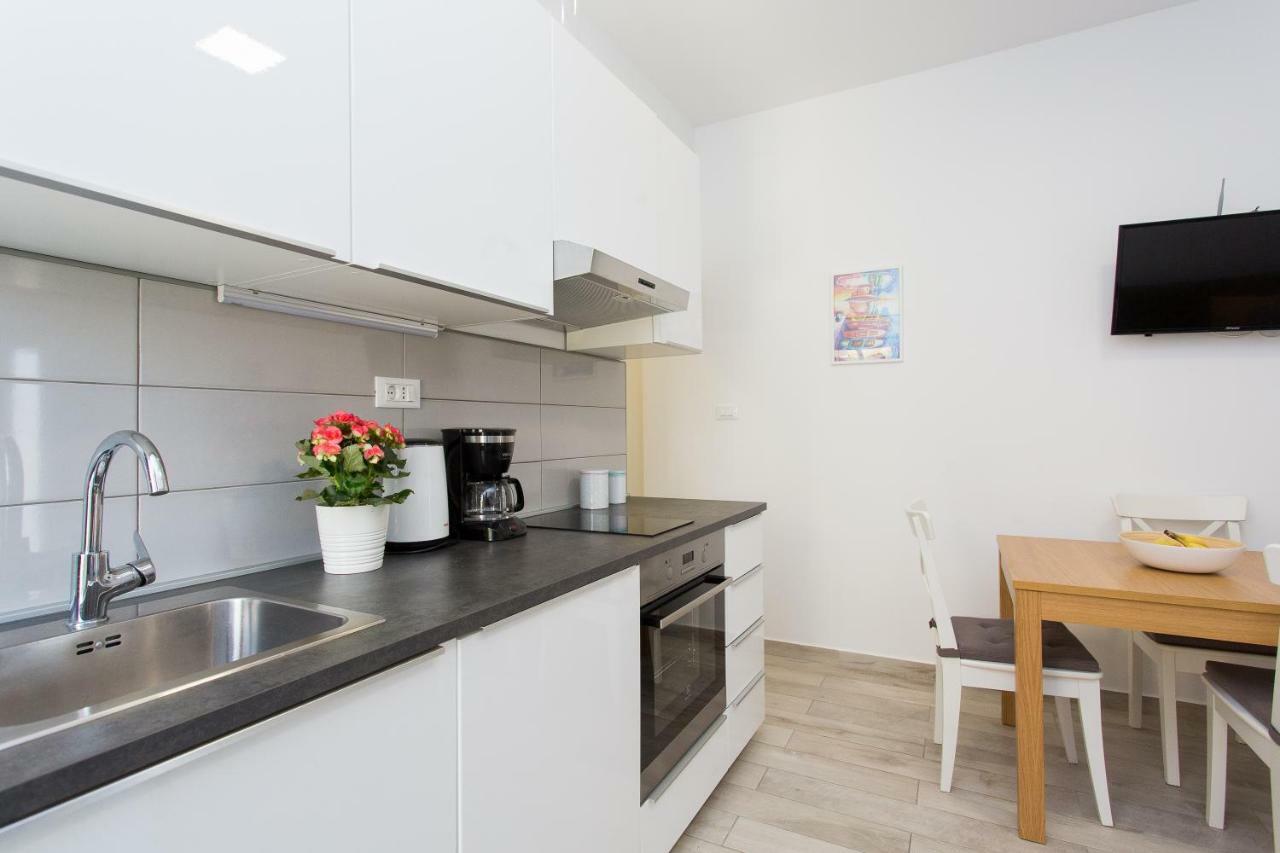 Apartments Pinery Makarska Exterior photo