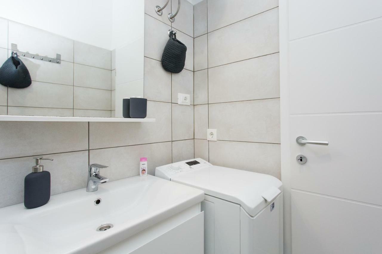 Apartments Pinery Makarska Exterior photo